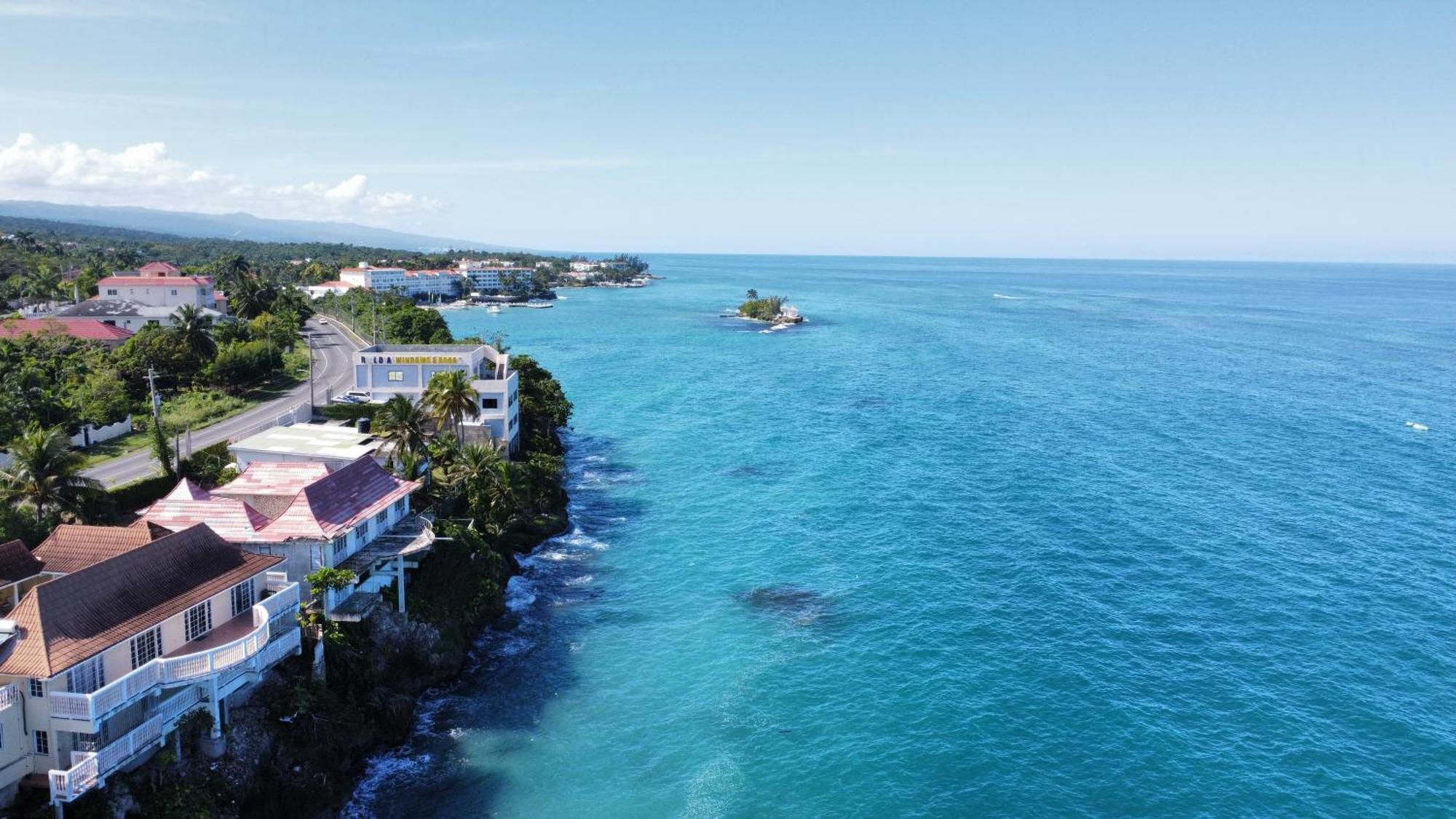 Shipwatcher Studio W/Mezzanine Ocho Rios Luaran gambar